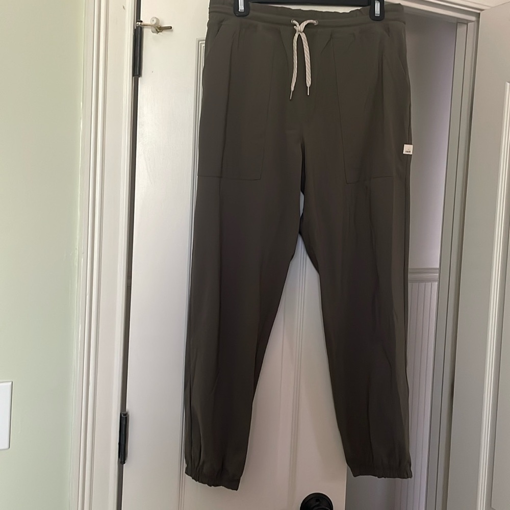 Vuori green jogger women’s size medium style vw481